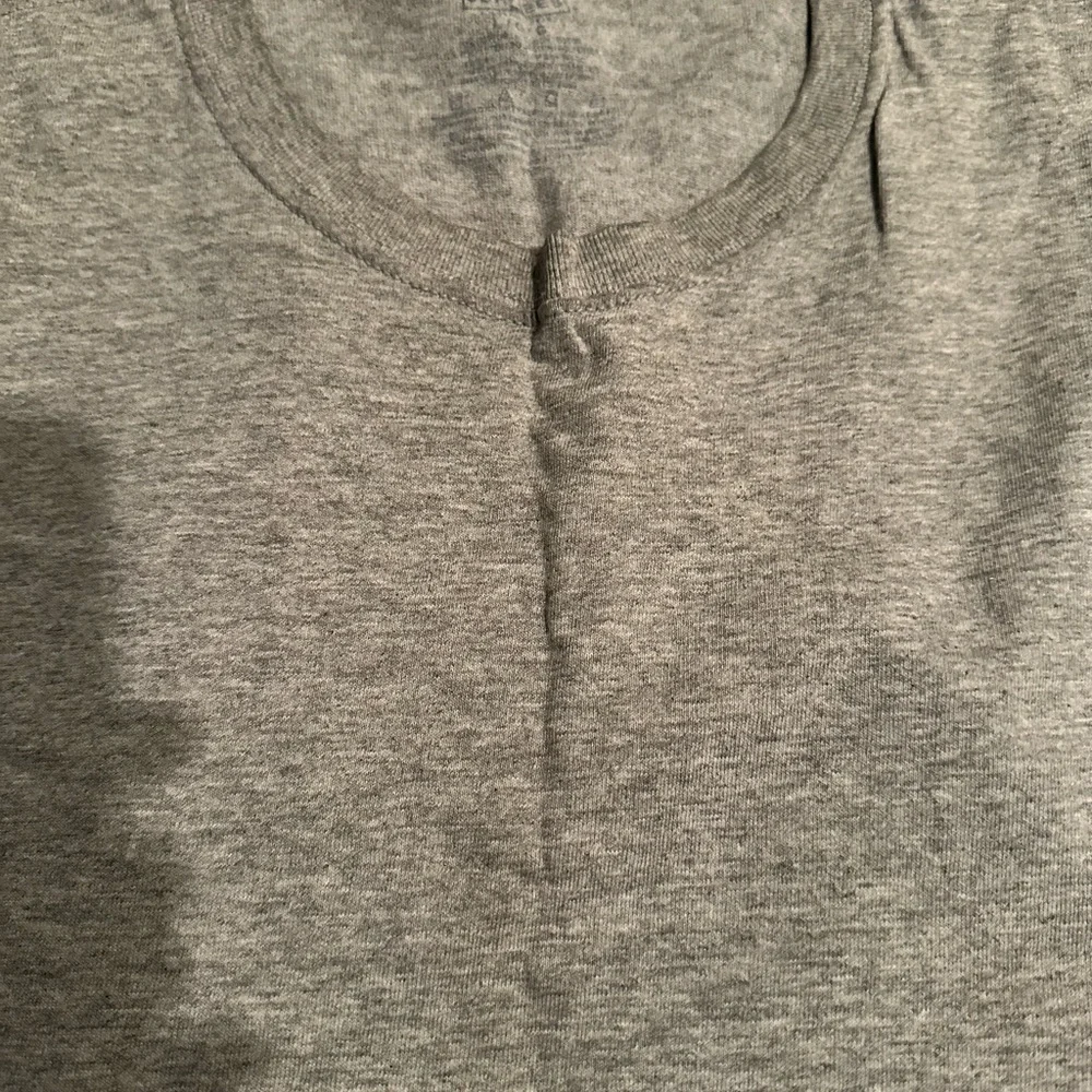 Gray Jerzee’s Men Sleeveless Top-Size- Large - Picture 8 of 8